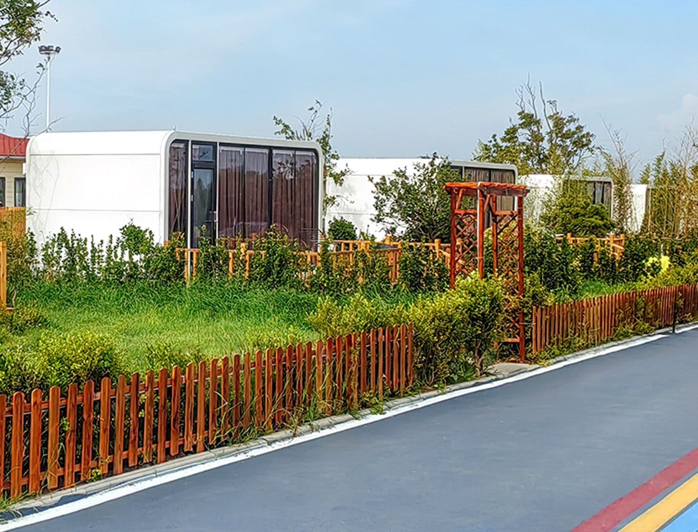 Yinneng A6 apple cabin in landscape setting